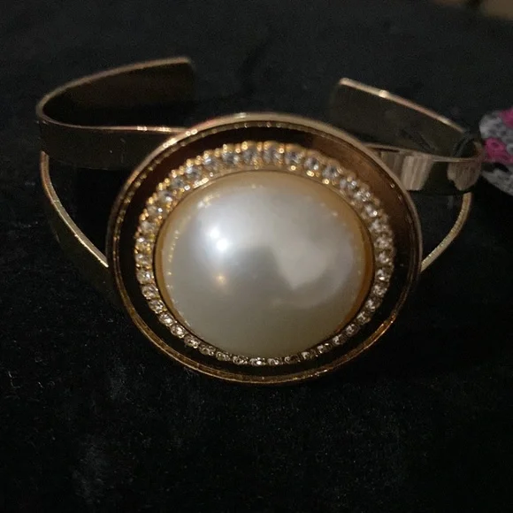 NWT Gold & White Pearl Bracelet - Picture 4 of 6